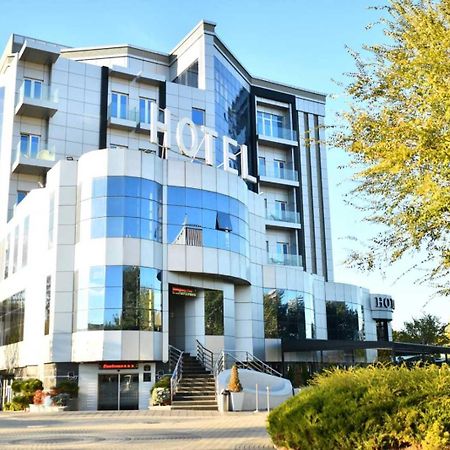 Hotel Zeneva Lux Kragujevac Exterior foto