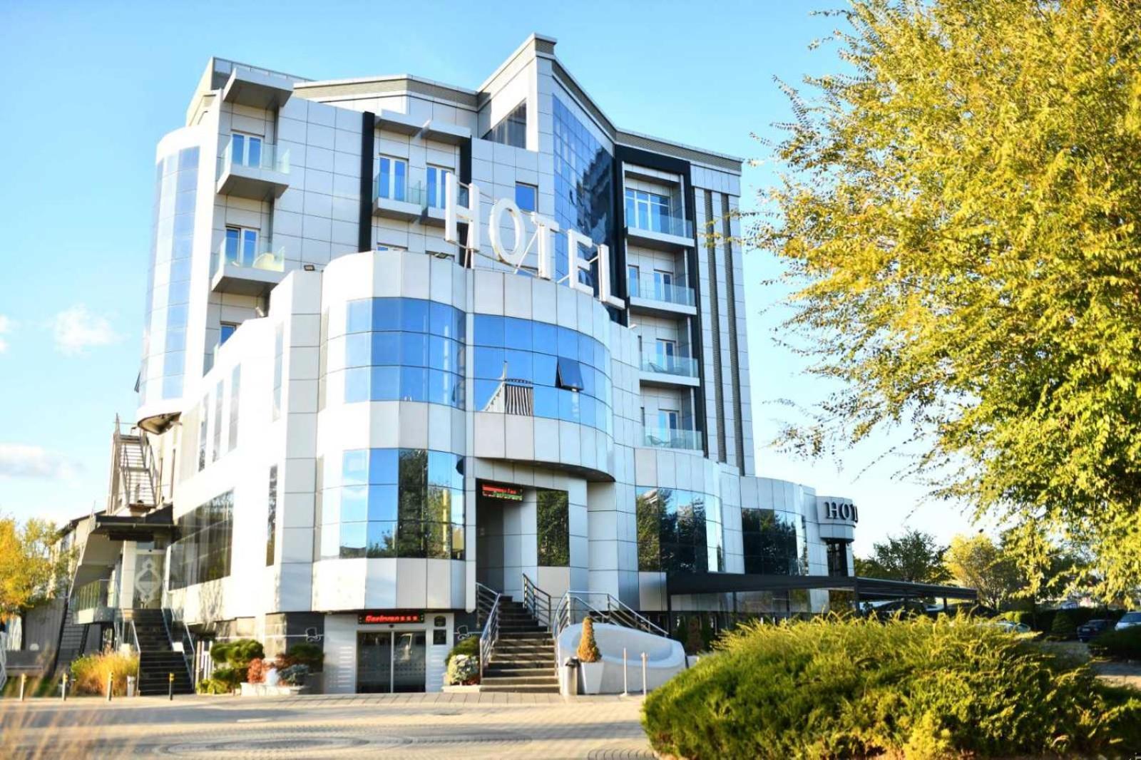 Hotel Zeneva Lux Kragujevac Exterior foto