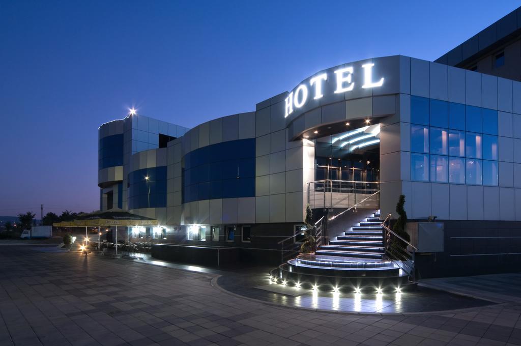 Hotel Zeneva Lux Kragujevac Exterior foto